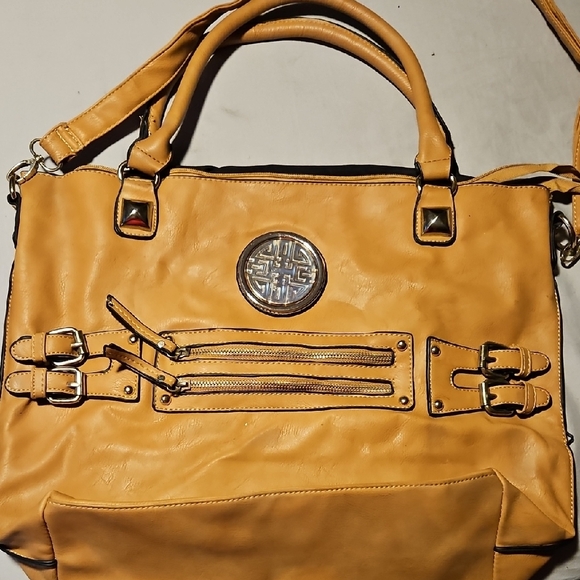 Elegant Tan Tote Bag - Picture 2 of 3